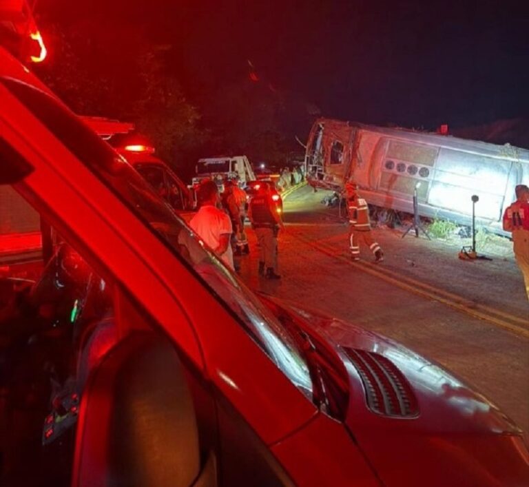 Acidente com ônibus que matou uma pessoa deixou 39 feridos na MGC-367, em Diamantina - Foto: Divulgação/CBMMG
