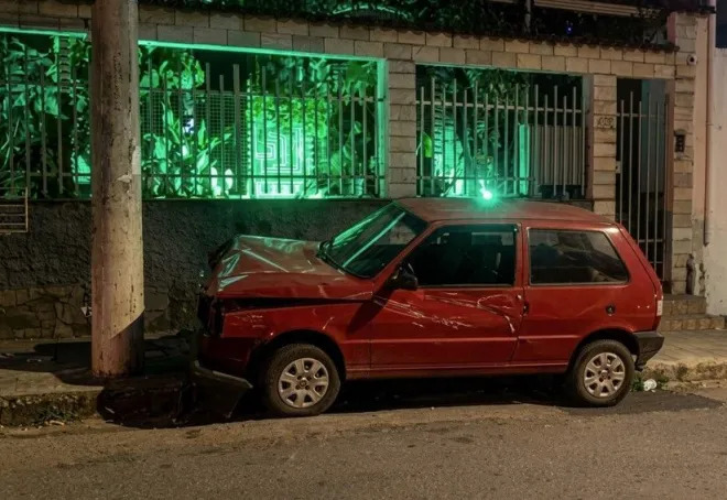Motorista morre após levar soco de motociclista e bater em poste em Venda Nova - Foto: Reprodução