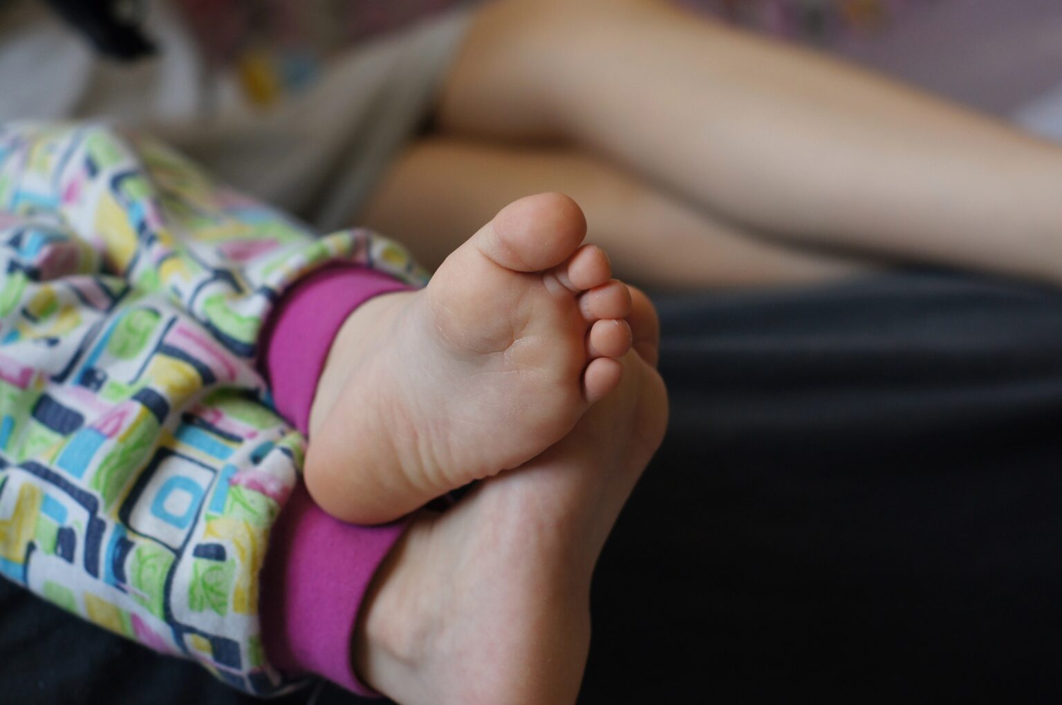 Criança de 4 anos morre após ser deixada com irmão, de 12, em MG; mãe e padrasto estavam em bar Criança de 4 anos morre após ser deixada com irmão, de 12, em MG; mãe e padrasto estavam em bar - Foto: Divulgação/Depositphotos