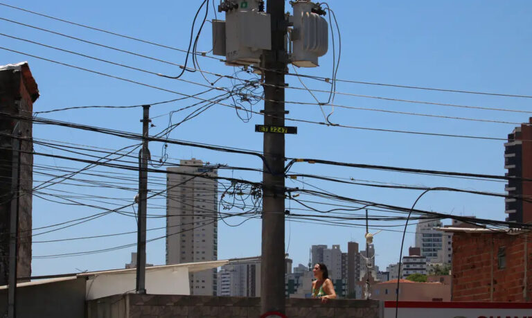 PBH publica decreto que prevê multas de até R$ 24 mil para empresas por fios soltos - Foto: Divulgação/Agência Brasil