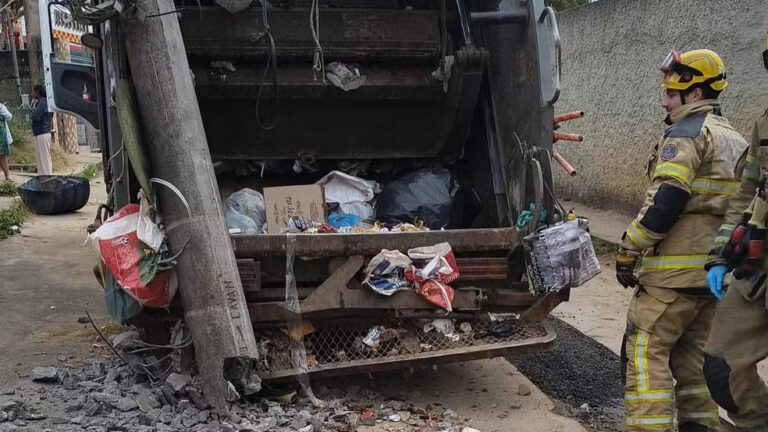 Gari tem perna amputada após acidente com caminhão de coleta em Juiz de Fora - Foto: Divulgação/Corpo de Bombeiros