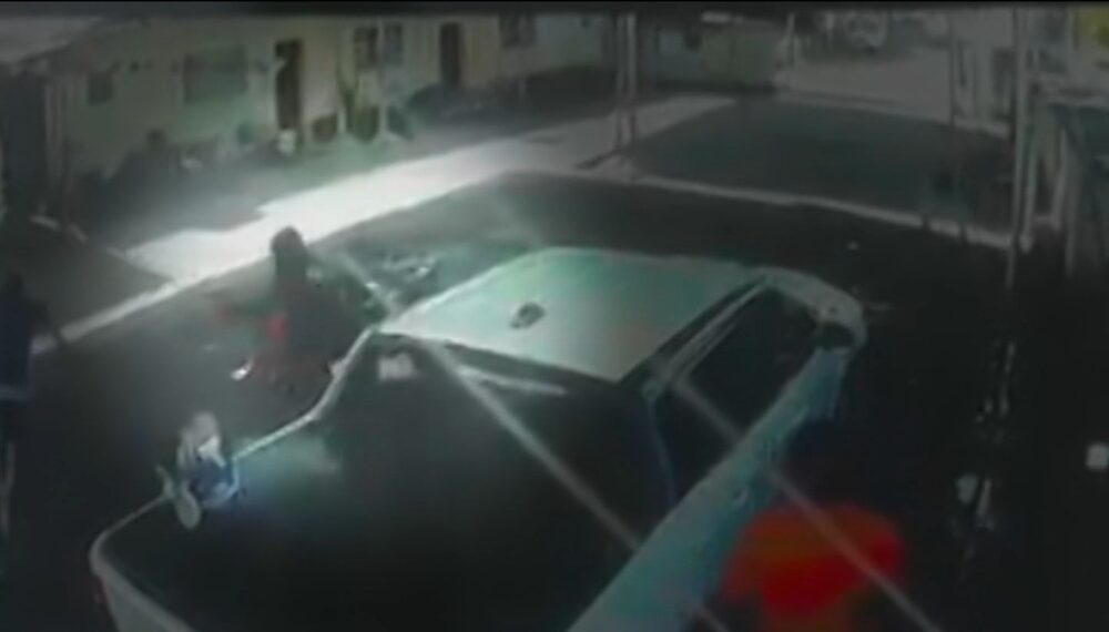 Homem é morto a tiros dentro de lava-jato em Pedro Leopoldo - Foto: Reprodução/Câmera de Segurança