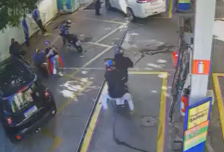 Gerente é morto a tiros em posto de combustível no bairro Carmo, em BH - Foto: Reprodução/Câmera de segurança