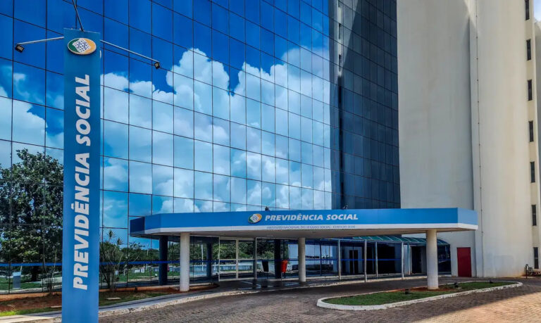 Procon multa associação em R$ 237 mil por descontos indevidos em aposentadorias em MG Procon multa associação em R$ 237 mil por descontos indevidos em aposentadorias em MG - Foto: Rafa Neddermeter/Agência Brasil