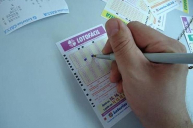 Aposta de BH acerta na Lotofácil 3696; veja números Aposta de BH fatura prêmio principal na Lotofácil 3696; veja números - Foto: Divulgação/Agência Brasil