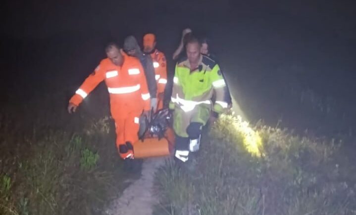 Mulher é resgatada após queda em trilha no Pico do Itacolomi, em Ouro Preto Mulher é resgatada após queda em trilha no Pico do Itacolomi, em Ouro Preto - Foto: Divulgação/CBMMG