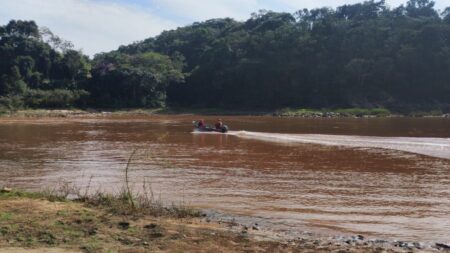 Jovem desaparece após se afogar no dia do aniversário de 18 anos em Brumadinho Jovem desaparece após se afogar no dia do aniversário de 18 anos em Brumadinho - Foto: Divulgação/Corpo de Bombeiros