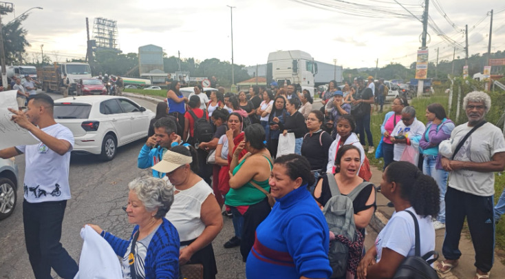 Protesto contra transporte metropolitano fecha avenida e causa congestionamento em Betim - Foto: Reprodução