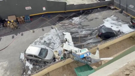 Piloto desviou de prédios maiores antes de avião cair no bairro Silveira, em BH; veja o que se sabe - Foto: Divulgação/Corpo de Bombeiros