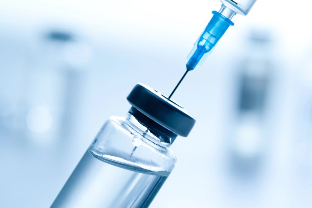 Pacientes recebem água destilada no lugar de vacina da gripe em MG Bambuí: Pacientes recebem água destilada no lugar de vacina da gripe em MG - Foto: Divulgação/Depositphotos