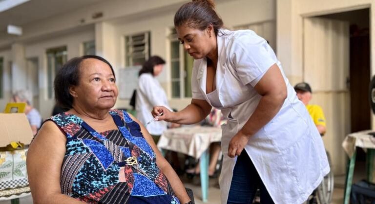 BH intensifica vacinação contra gripe e alerta para baixa cobertura entre idosos, gestantes e crianças - Foto: Aline Resende/PBH