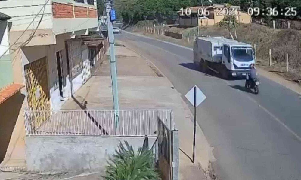 Motociclista morre após colisão frontal com caminhão de lixo em Caparaó - Foto: Reprodução