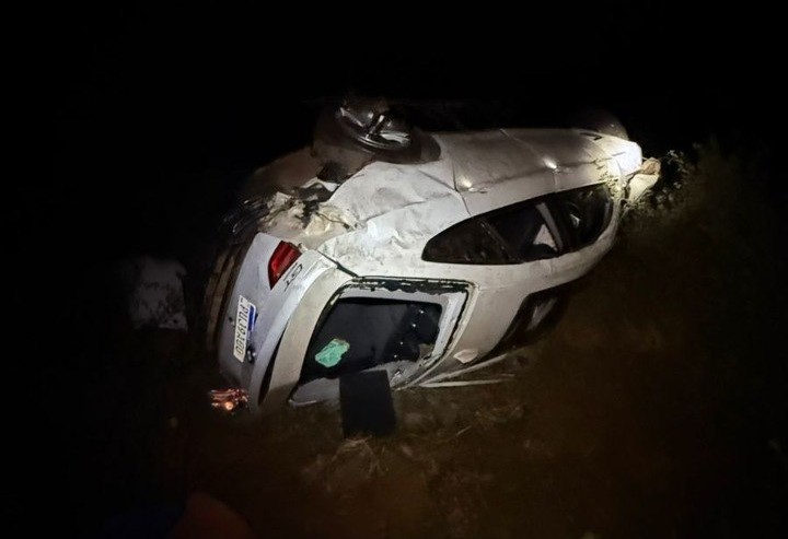 Cinco pessoas morrem após BMW capotar e cair de ribanceira em MG - Foto: Divulgação/CBMMG