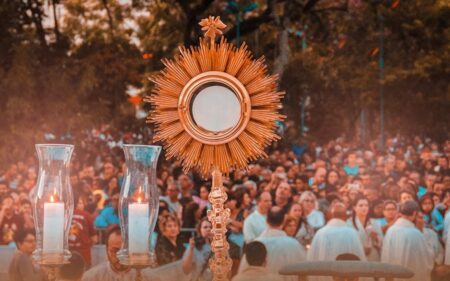 Corpus Christi é feriado ou ponto facultativo? Veja como fica em BH e nas capitais brasileiras Corpus Christi é feriado ou ponto facultativo? Veja como fica em BH e nas capitais brasileiras - Foto: Diocese de Jaú/Divulgação