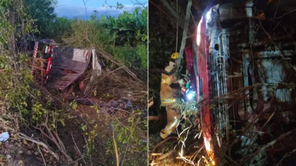Motorista morre após caminhão carregado com mangas capotar na MGC-122, em Janaúba - Foto: Divulgação/CBMMG