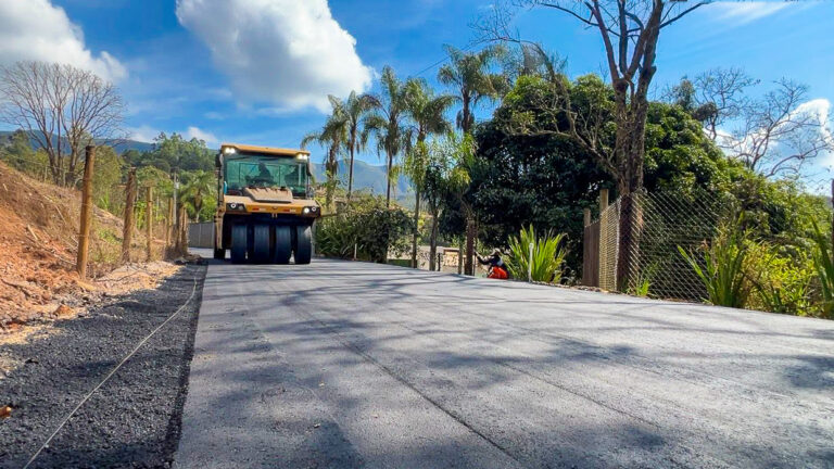 Prefeitura de Itabirito inicia pavimentação no Ribeirão do Eixo - Foto: Divulgação/Prefeitura de Itabirito