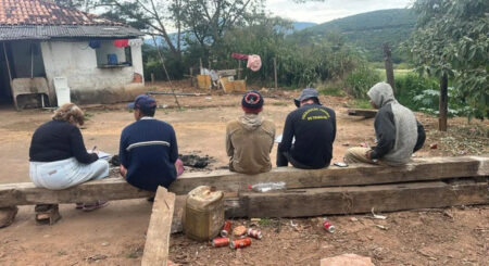 Fiscalização resgata 63 trabalhadores em condições análogas à escravidão em fazendas de café de MG Fiscalização resgata 63 trabalhadores em condições análogas à escravidão em fazendas de café de MG - Foto: Divulgação/MTE