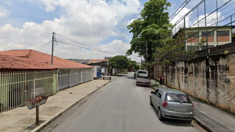 BH muda trânsito em três bairros; veja as ruas que passam a ter mão única BH muda trânsito em três bairros; veja as ruas que passam a ter mão única - Foto: Reprodução/Google Street Viw