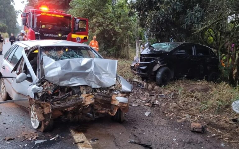 Duas mulheres morrem após acidente entre carros em rodovia de MG - Foto: Divulgação/CBMMG