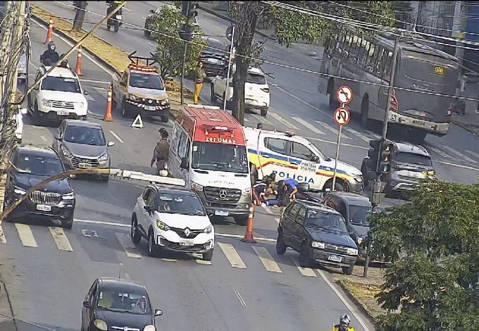 Motociclista fica ferida após acidente na Avenida Amazonas, em BH Motociclista fica ferida após acidente na Avenida Amazonas, em BH - Foto: Divulgação/BHTrans