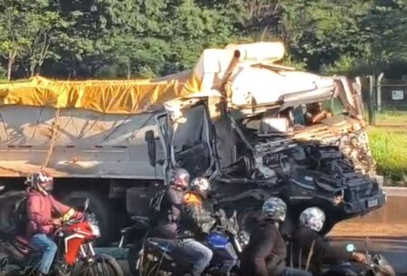 Acidente entre caminhões complica trânsito no Anel Rodoviário, em BH - Foto: Reprodução/Redes Sociais