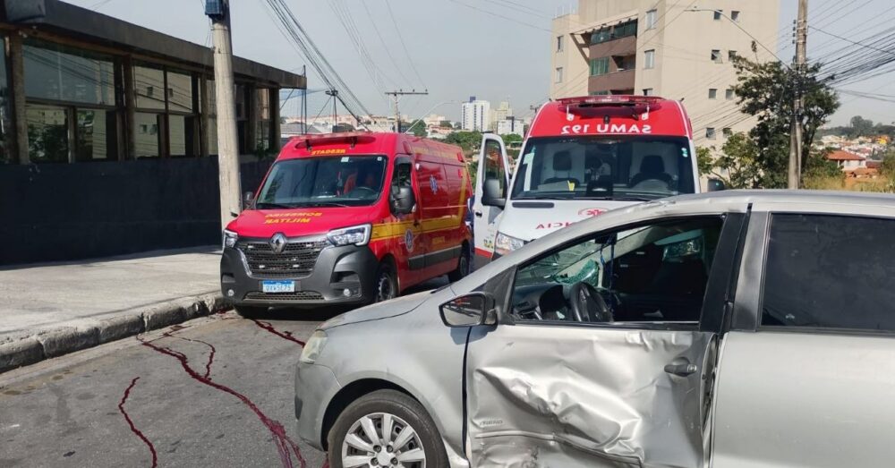 Motociclista morre após bater em carro que fazia conversão irregular na Grande BH - Foto: Divulgação/CBMMG