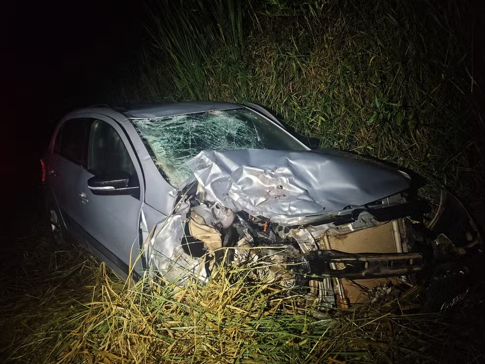 Acidente entre moto e carro deixa dois mortos na AMG-3075, em MG - Foto: Divulgação/PMRv