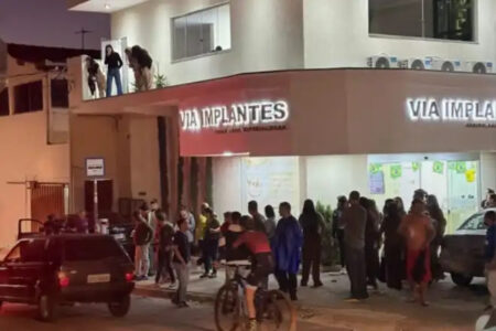 Mulher sem CNH atropela homem e invade calçada no Barreiro, em BH - Foto: Reprodução