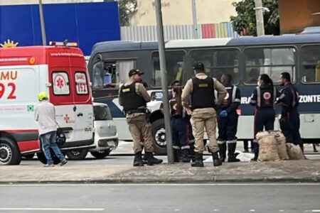 Idoso morre atropelado por ônibus na Avenida Amazonas, em BH Idoso morre atropelado por ônibus na Avenida Amazonas, em BH - Foto: Reprodução