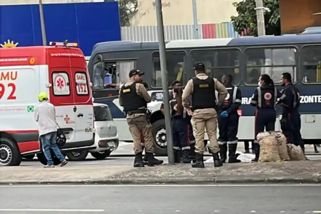 Idoso morre atropelado por ônibus na Avenida Amazonas, em BH Idoso morre atropelado por ônibus na Avenida Amazonas, em BH - Foto: Reprodução