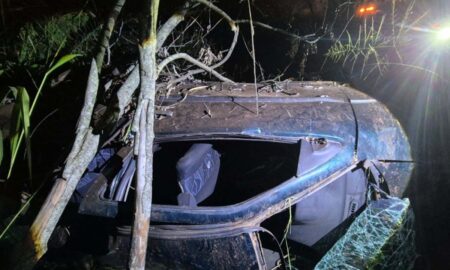 Carro invade contramão, capota e deixa dois mortos na BR-262, em MG - Foto: Divulgação/PRF