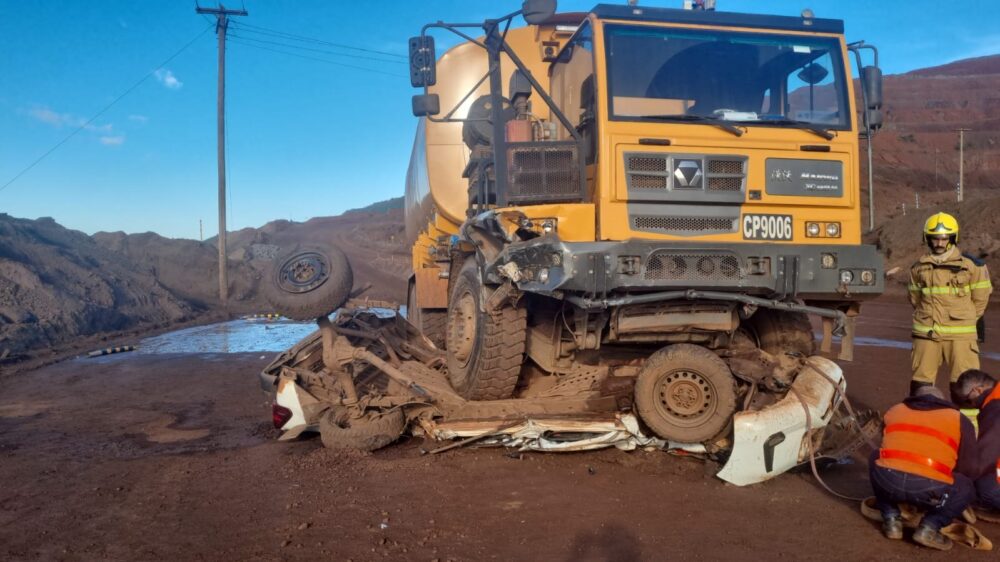 Motorista morre após caminhão-pipa atingir caminhonete em mina da CSN em Congonhas Motorista morre após caminhão-pipa atingir caminhonete em mina da CSN em Congonhas - Foto: Divulgação/CBMMG