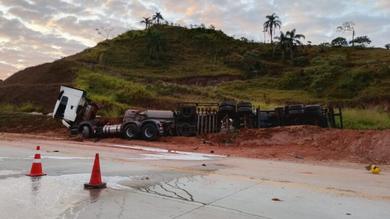 BR-381 é totalmente interditada após tombamento de carreta com combustível em MG - Foto: Divulgação/CBMMG
