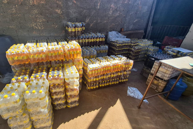 Fábrica clandestina de cachaça em garagem de casa é interditada em MG - Foto: Divulgação/MPMG