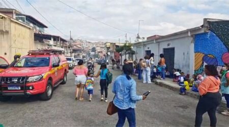 Incêndio ao lado de escola em BH provoca retirada urgente de 200 crianças - Foto: Reprodução/CBMMG