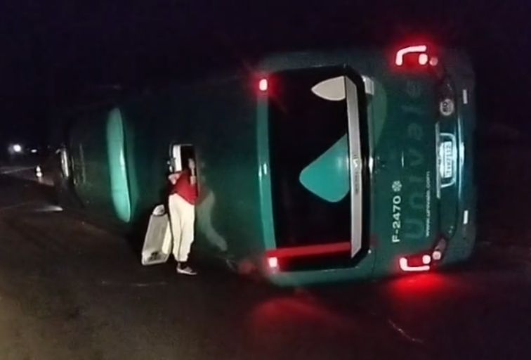 Ônibus tomba e deixa feridos na BR-381, em Antônio Dias - Foto: Reprodução/Redes Sociais