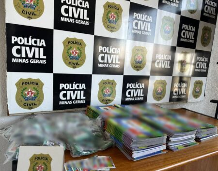 Polícia apreende figurinhas e álbuns da Copa do Mundo de 2026 falsificados em MG Polícia apreende figurinhas e álbuns da Copa do Mundo de 2026 falsificados em MG - Foto: Divulgação/PCMG