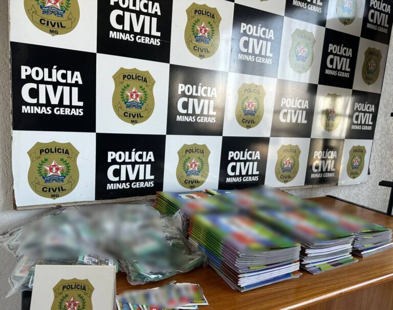 Polícia apreende figurinhas e álbuns da Copa do Mundo de 2026 falsificados em MG - Foto: Divulgação/PCMG