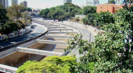 Corpo de homem é encontrado no Rio Arrudas, em BH - Foto: Divulgação/Prefeitura de BH