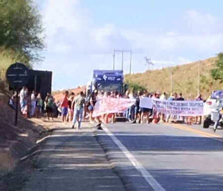 Manifestação fecha BR-381 em Governador Valadares após atropelamento fatal - Foto: Reprodução/Redes Sociais
