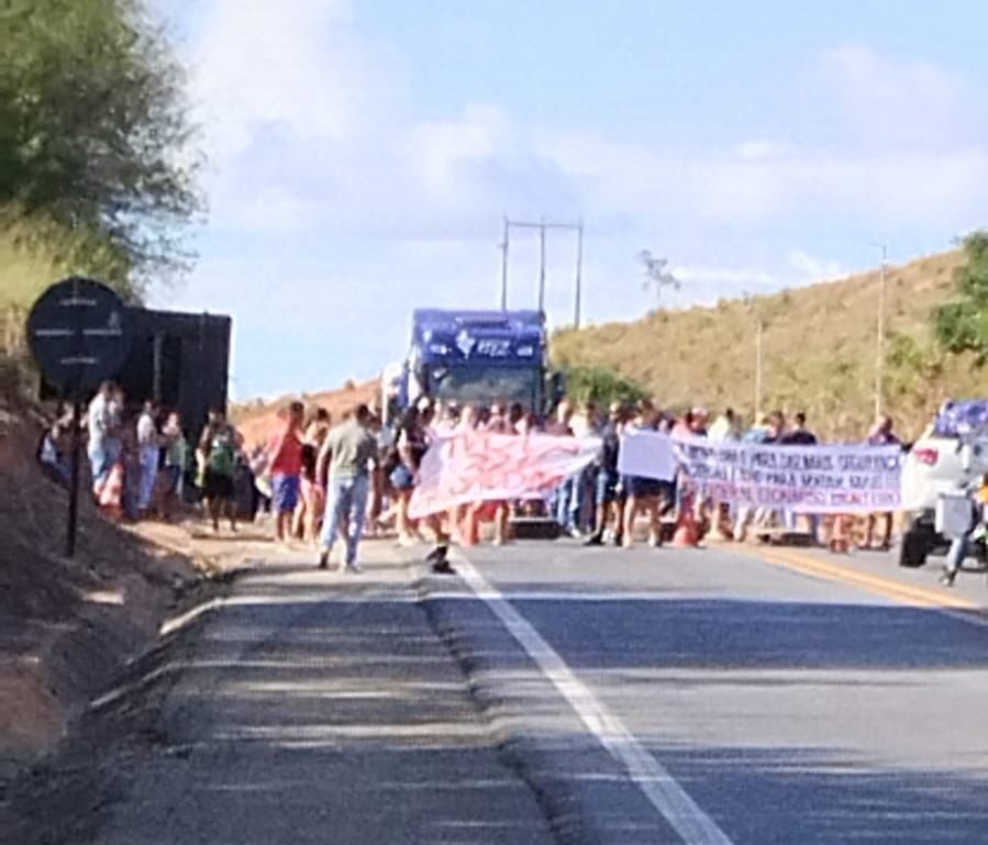 Manifestação fecha BR-381 em Governador Valadares após atropelamento fatal - Foto: Reprodução/Redes Sociais