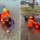 Três pessoas ilhadas são resgatadas de carro durante chuva forte em Uberlândia - Foto: Divulgação/CBMMG