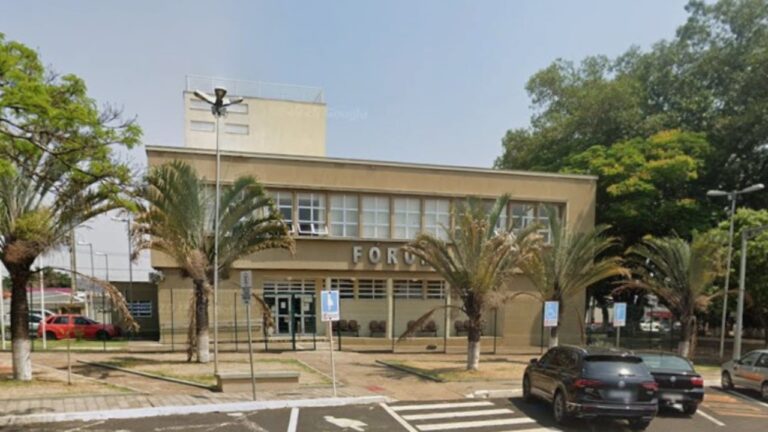 Homem que matou o próprio irmão na frente das sobrinhas é condenado a indenizar família em MG Homem que matou o próprio irmão na frente das sobrinhas é condenado a indenizar família em MG - Foto: Google Street View / Reprodução