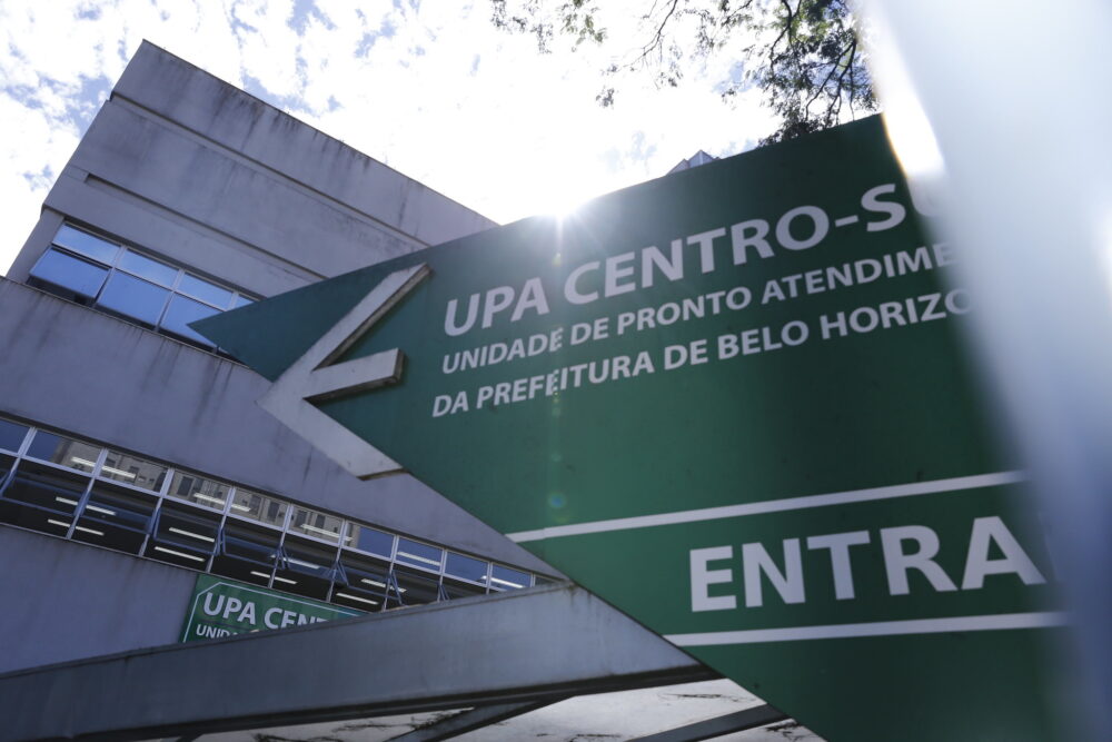 Homem com facas invade UPA Pampulha, em BH, e é baleado pela Guarda Municipal Homem com facas invade UPA Pampulha, em BH, e é baleado pela Guarda Municipal - Foto: Cláudio Rabelo/CMBH