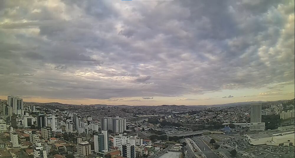 Defesa Civil alerta para possibilidade de chuva com raios em BH Defesa Civil alerta para possibilidade de chuva com raios em BH - Foto: Divulgação/Clima ao Vivo