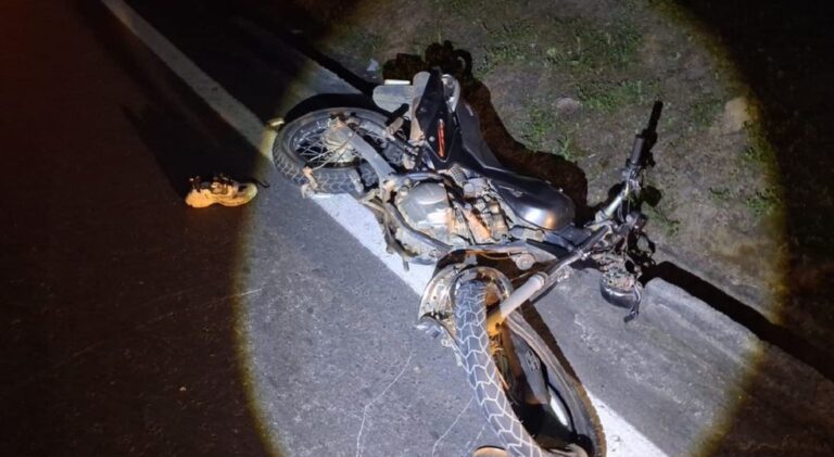 Motociclista inabilitado morre após bater em mureta na BR-116, em Além Paraíba Motociclista inabilitado morre após bater em mureta na BR-116, em Além Paraíba - Foto: Divulgação/PRF