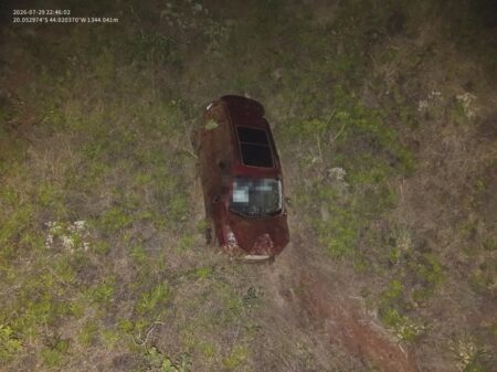 Mulher morre após carro cair em ribanceira na Serra da Rola-Moça, na Grande BH Mulher morre após carro cair em ribanceira na Serra da Rola-Moça, na Grande BH - Foto: Divulgação/CBMMG