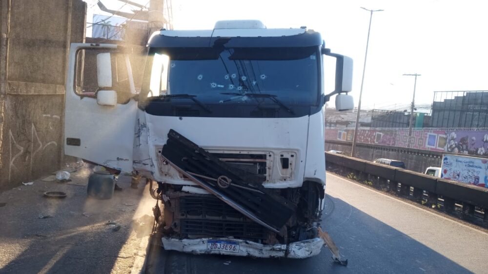 Justiça mantém preso motorista que fugiu da polícia e provocou perseguição na Grande BH Justiça mantém preso motorista que fugiu da polícia e provocou perseguição na Grande BH - Foto: Divulgação/CBMMG