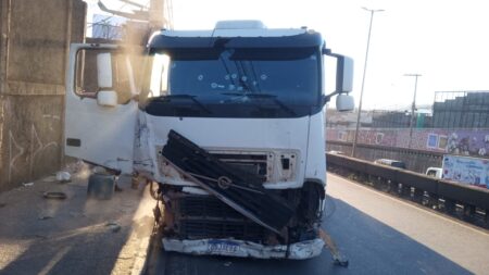Justiça mantém preso motorista que fugiu da polícia e provocou perseguição na Grande BH - Foto: Divulgação/CBMMG