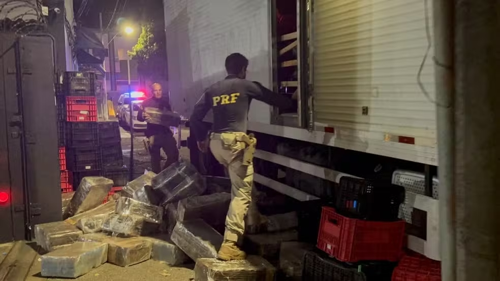 PRF apreende mais de 3 mil quilos de maconha na BR-262, em Minas Gerais - Foto: Divulgação/ PRF